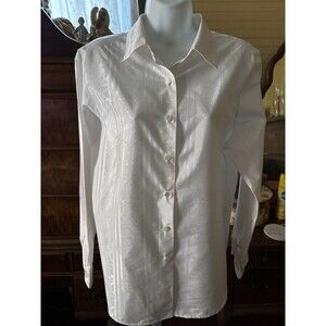 Wrinkle Free Size 12 Women’s Button Down Shirt White 42” Bust 27” Length